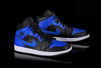 Nike Air Jordan 1 Retro Hyper Royal - 4