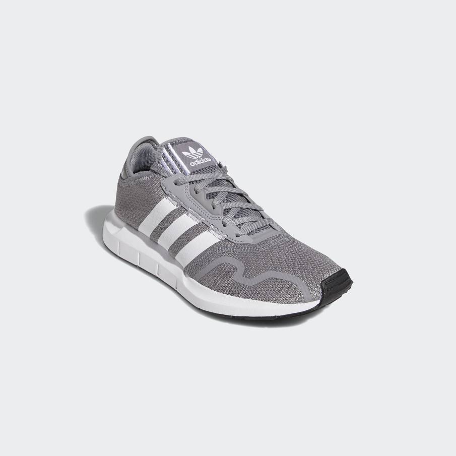 Фото № 3 с приближением к товару «‎Adidas Swift »