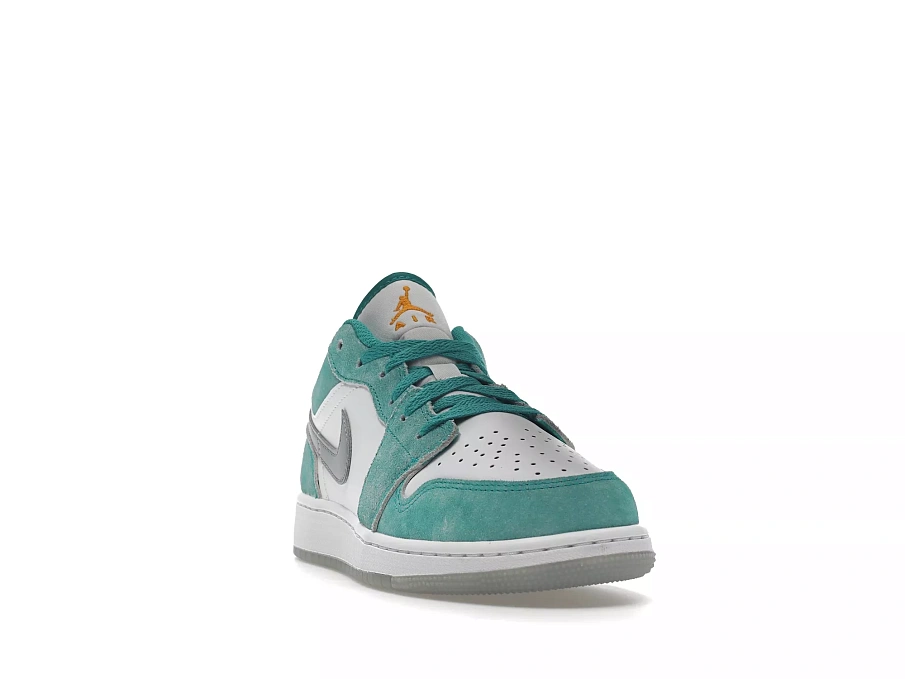 Фото № 6 с приближением к товару «‎Jordan 1 Low New Emerald »