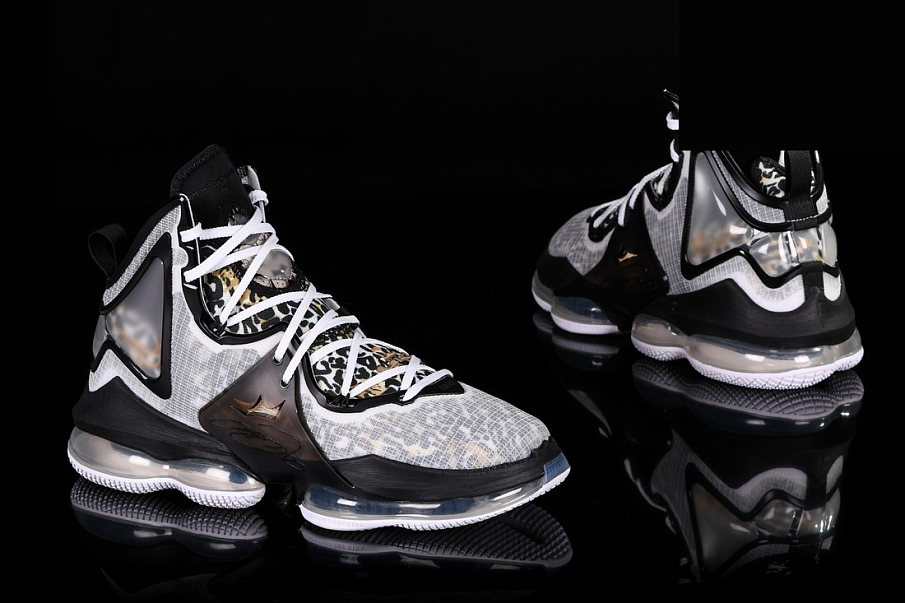 Фото № 3 с приближением к товару «‎Nike Lebron 19 Royalty»