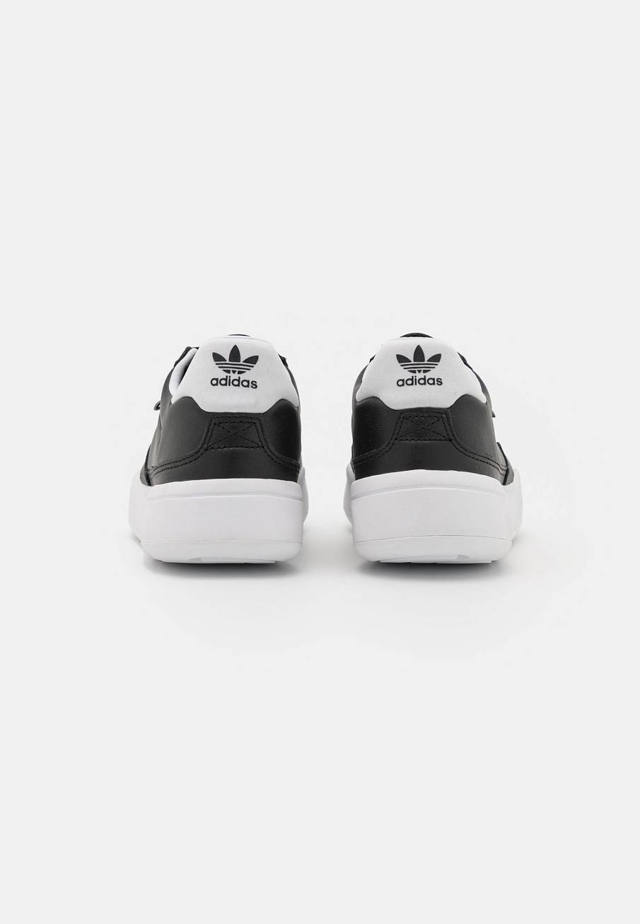 Фото № 4 с приближением к товару «‎Adidas Her Court »