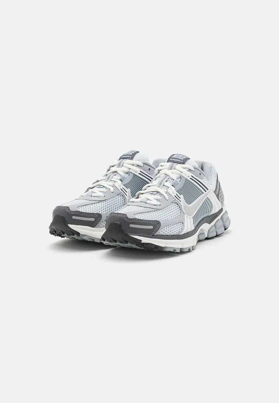 Фото № 2 с приближением к товару «‎ZOOM VOMERO 5»