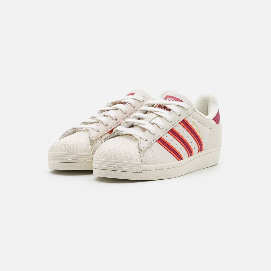 Фото № 2 с приближением к товару «‎Adidas Superstar »