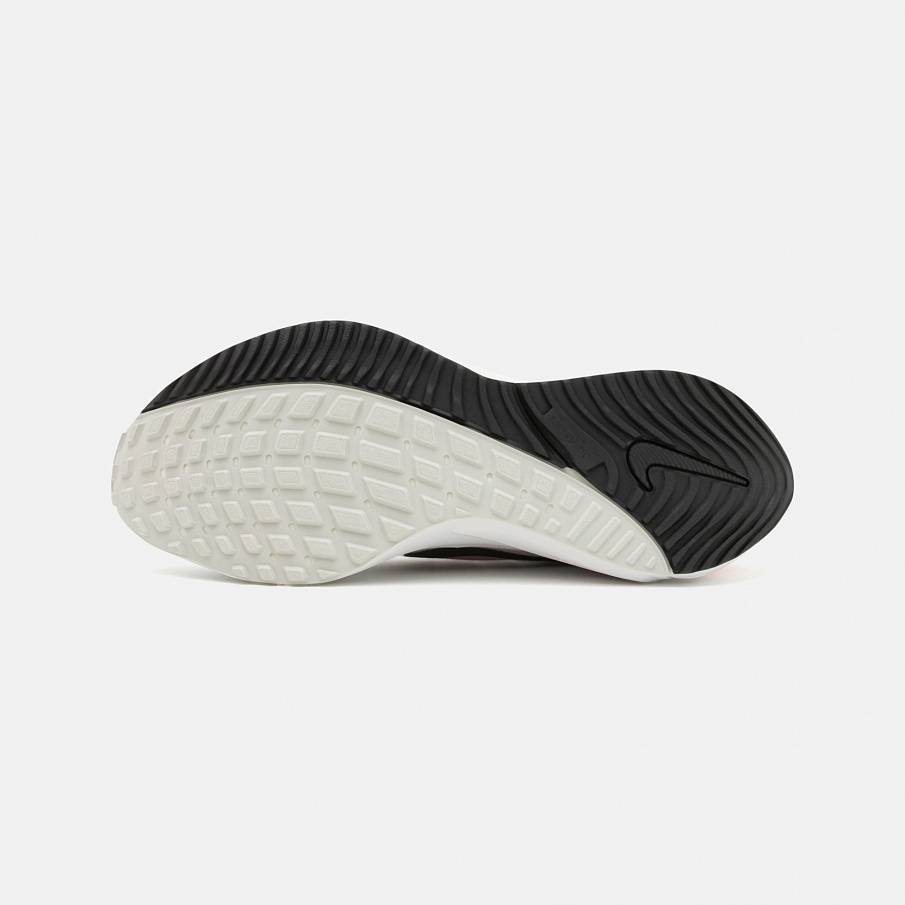 Фото № 5 с приближением к товару «‎Nike Air Zoom Vomero 16»