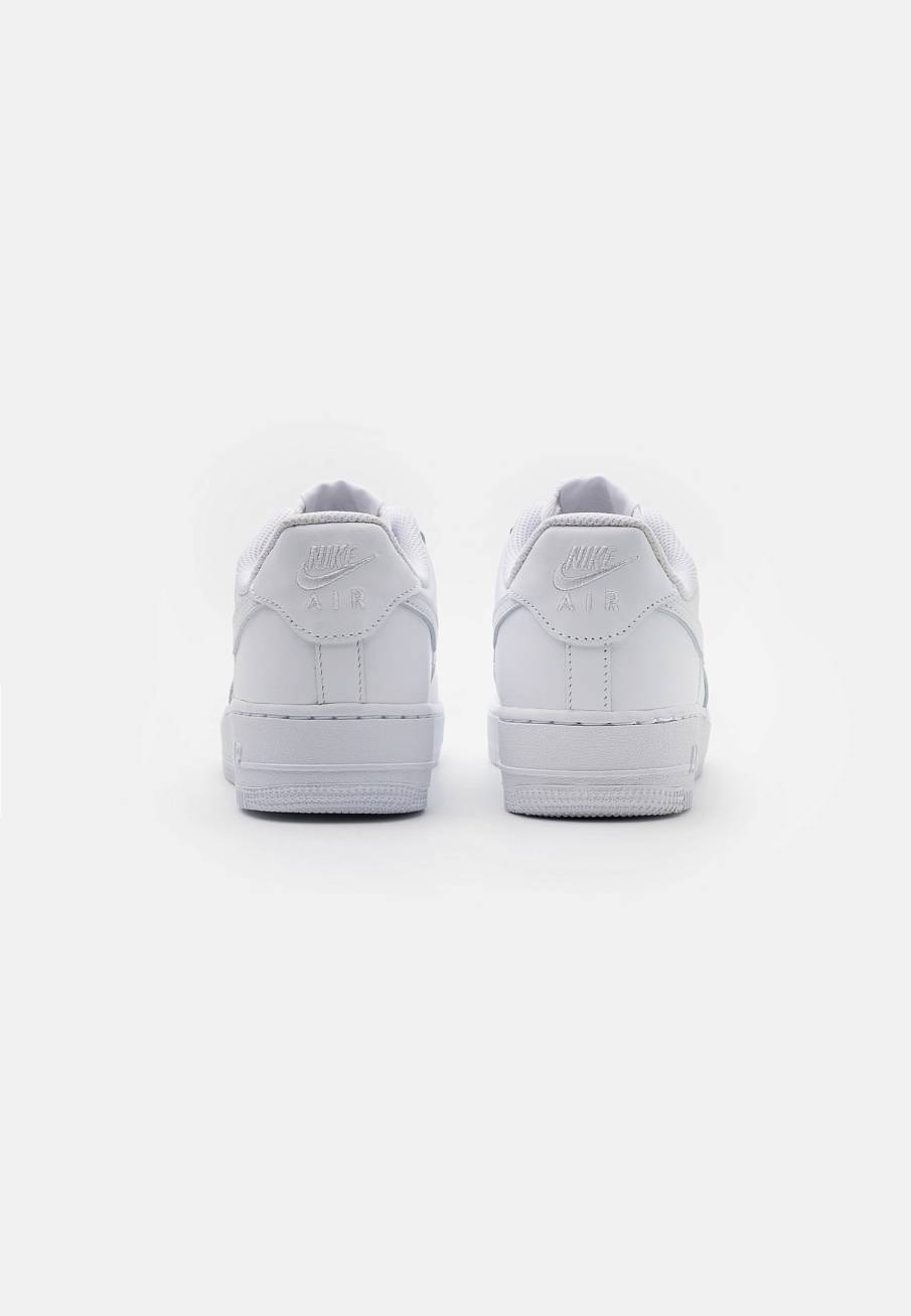 Фото № 3 с приближением к товару «‎Nike Air Force 1 ’07 »