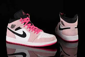 Nike Air Jordan 1 Retro SE Hyper  - 3