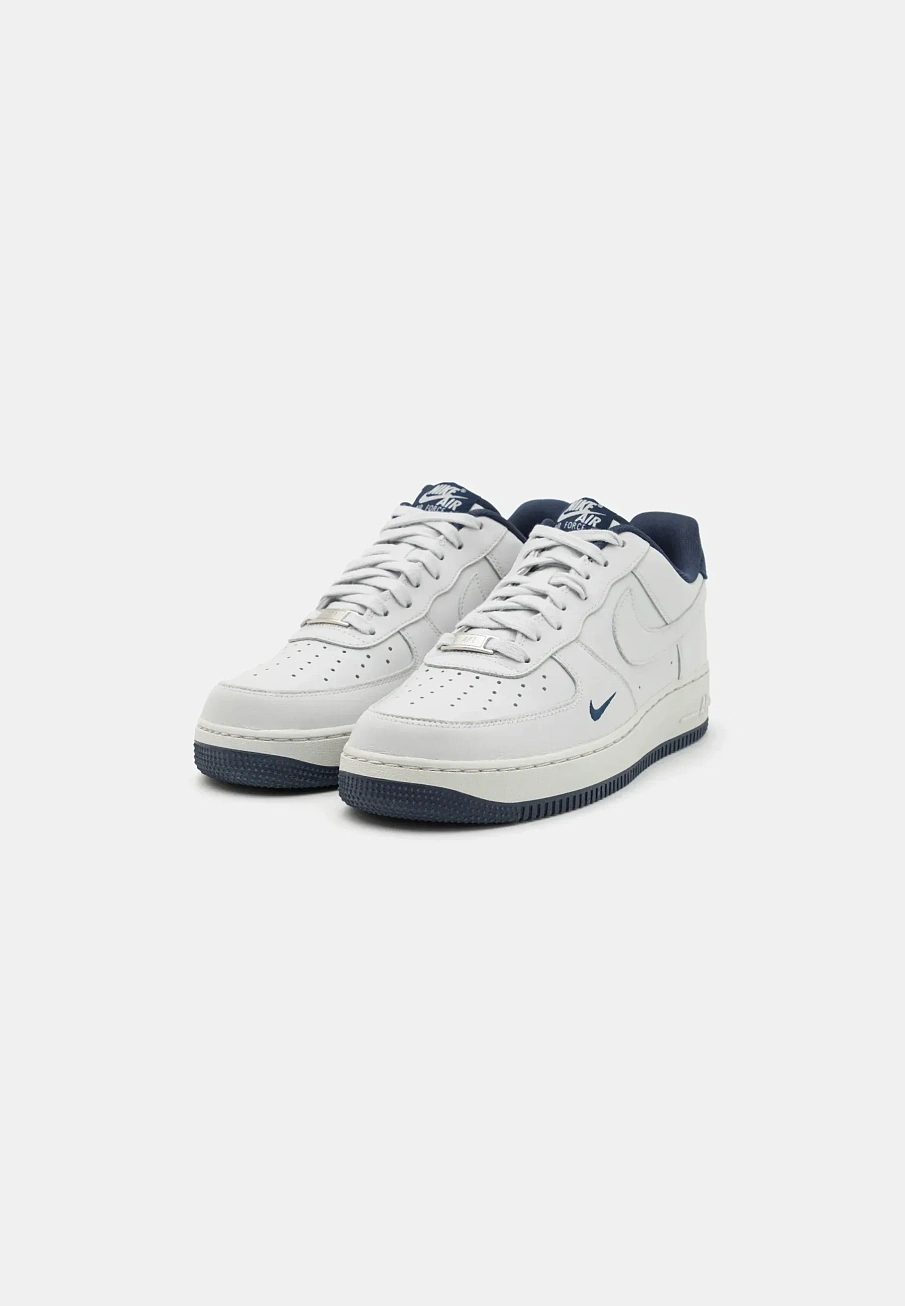Фото № 2 с приближением к товару «‎AIR FORCE 1 '07»