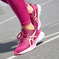Фото № 5 с приближением к товару «‎Asics Novablast 2»