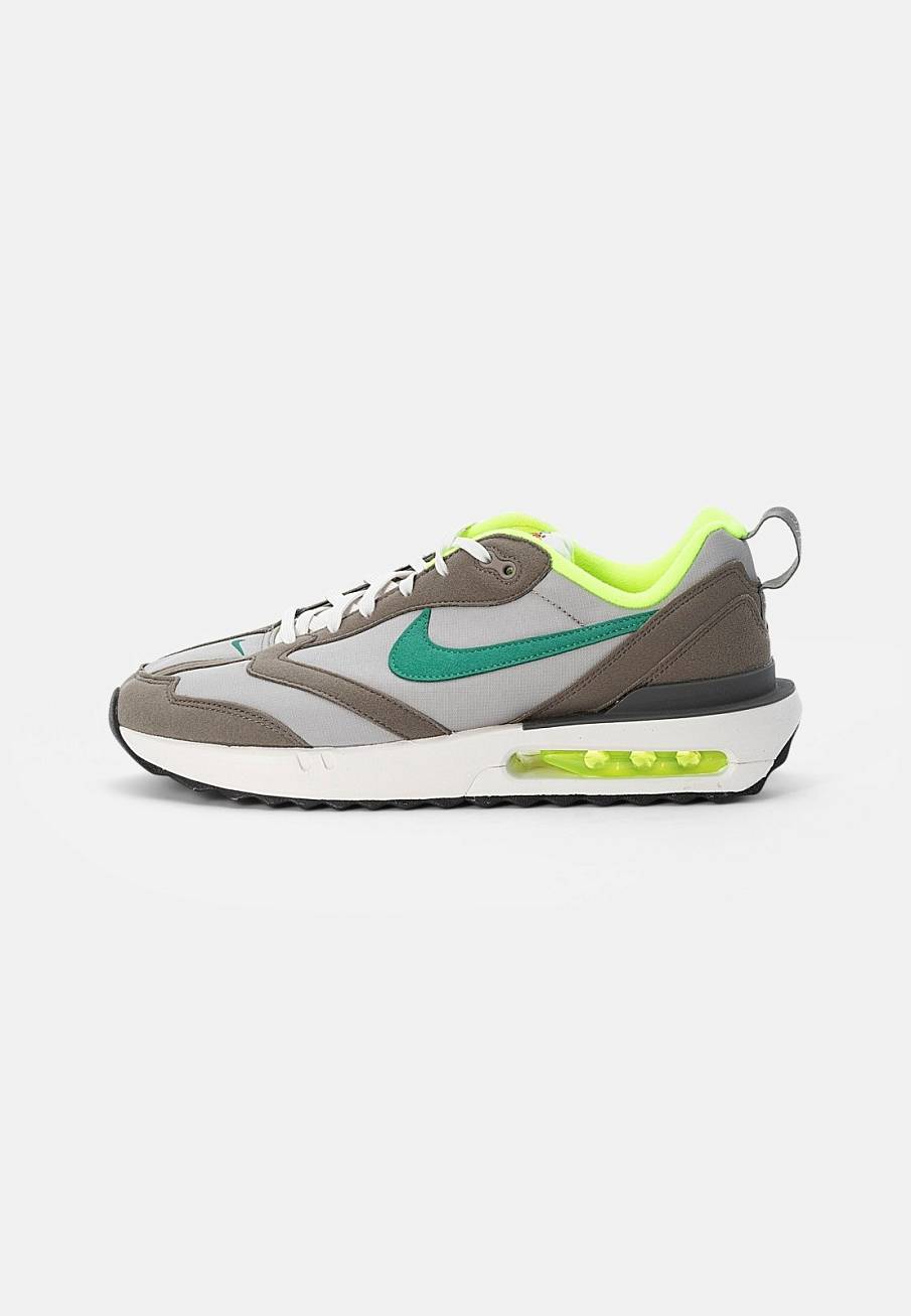 Фото № 1 с приближением к товару «‎Nike Air Max Dawn »