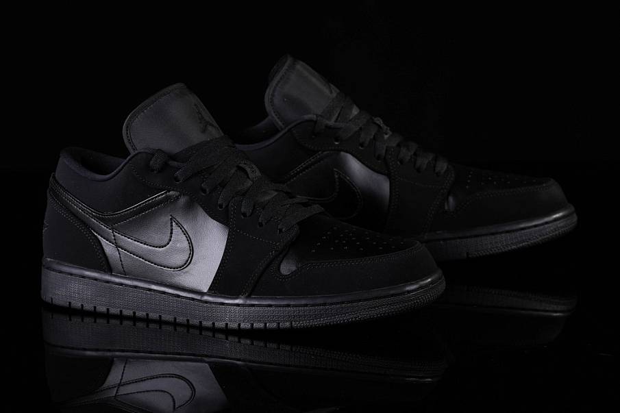 Фото № 3 с приближением к товару «‎Nike Air Jordan 1 Retro Triple »
