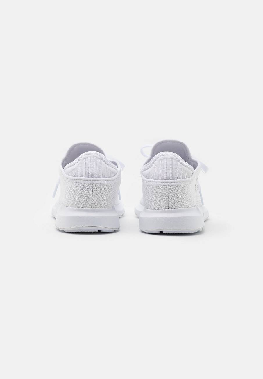 Фото № 3 с приближением к товару «‎Adidas Swift »