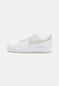 Фото № 1 с приближением к товару «‎AIR FORCE 1 07 LV8»