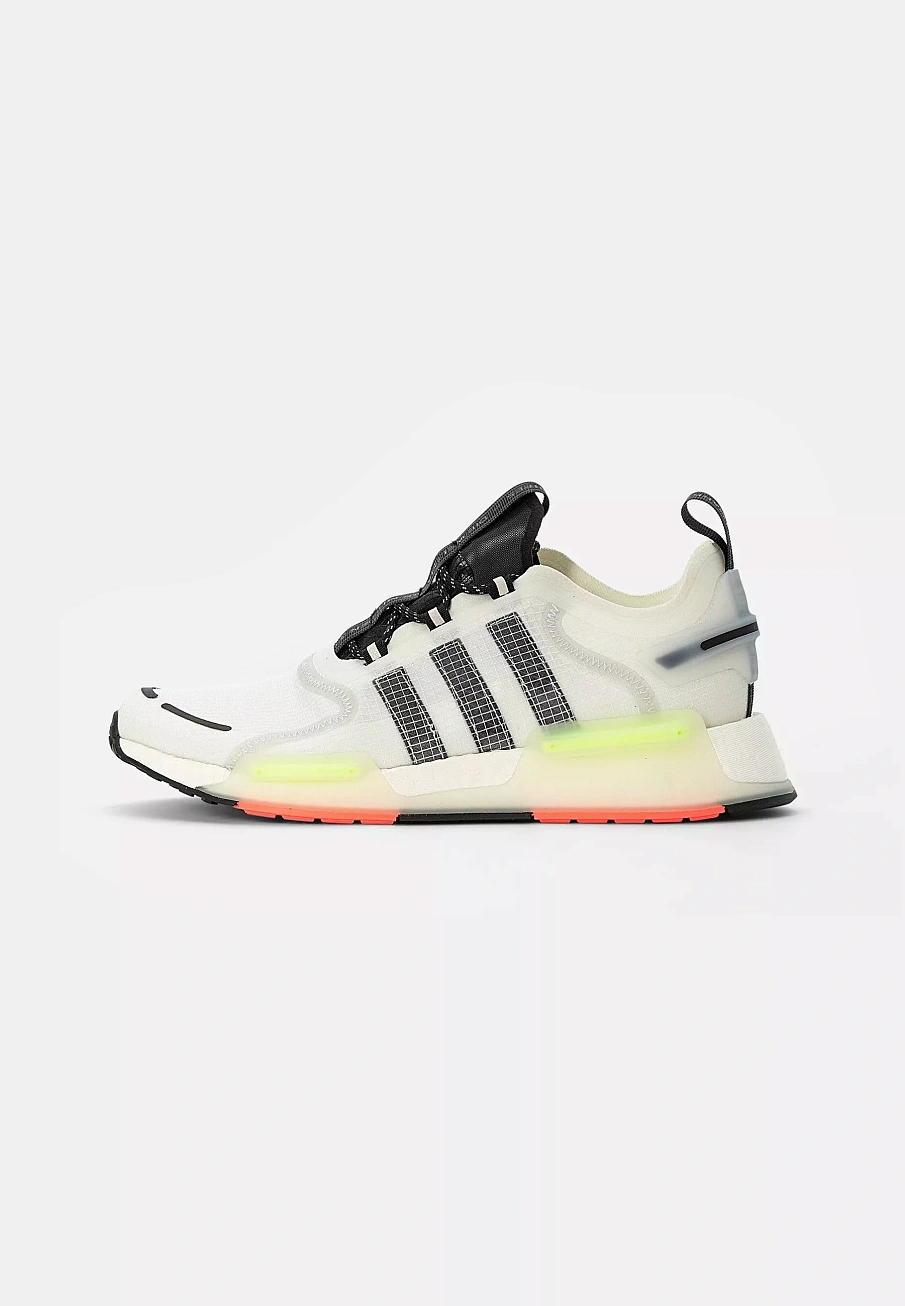 Фото № 1 с приближением к товару «‎NMD V3»