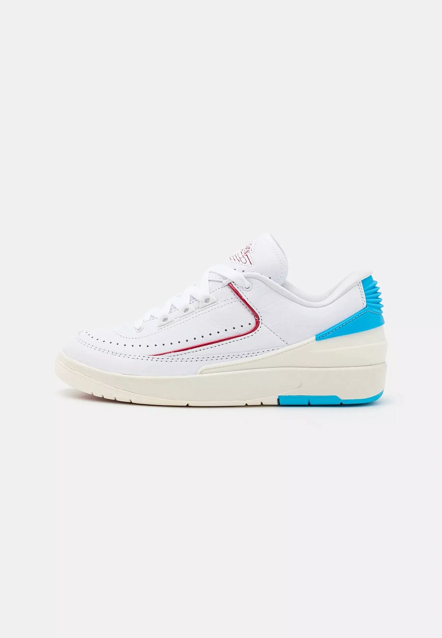 Фото № 4 с приближением к товару «‎AIR JORDAN 2 RETRO»