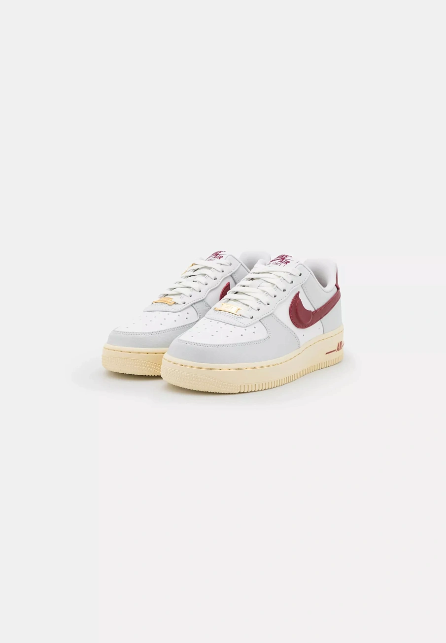 Фото № 3 с приближением к товару «‎WMNS AIR FORCE 1 07 SE»