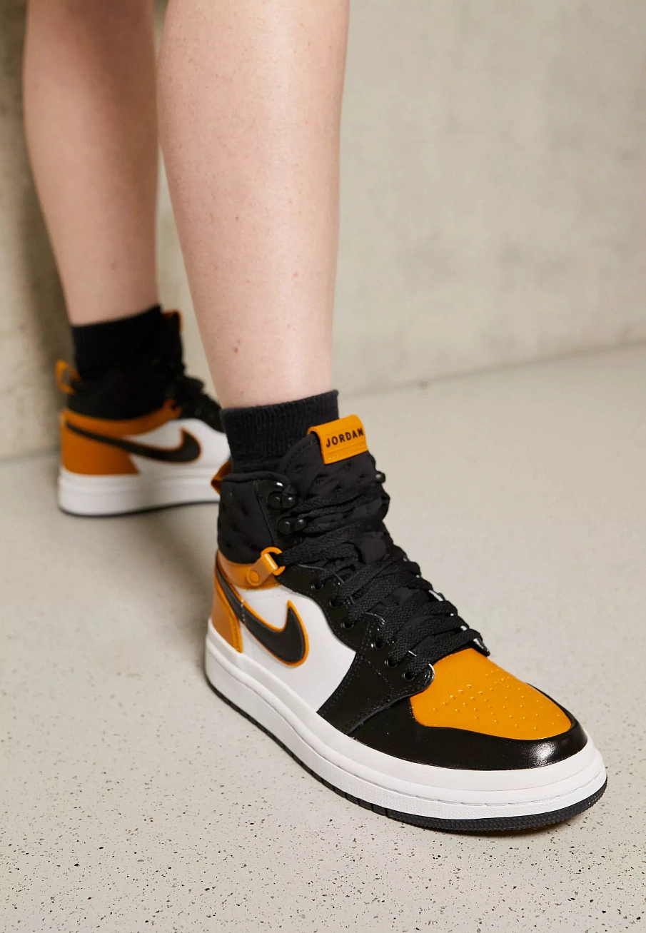 Фото № 1 с приближением к товару «‎WMNS AIR JORDAN 1 ACCLIMATE»