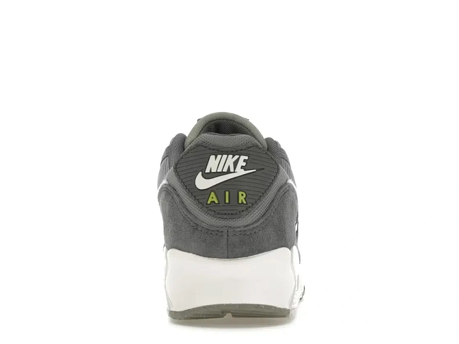 Фото № 4 с приближением к товару «‎Nike Air Max 90 Premium»