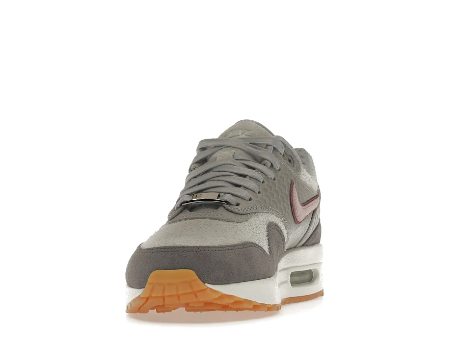 Фото № 4 с приближением к товару «‎Nike Air Max 1 Paris Bespoke »