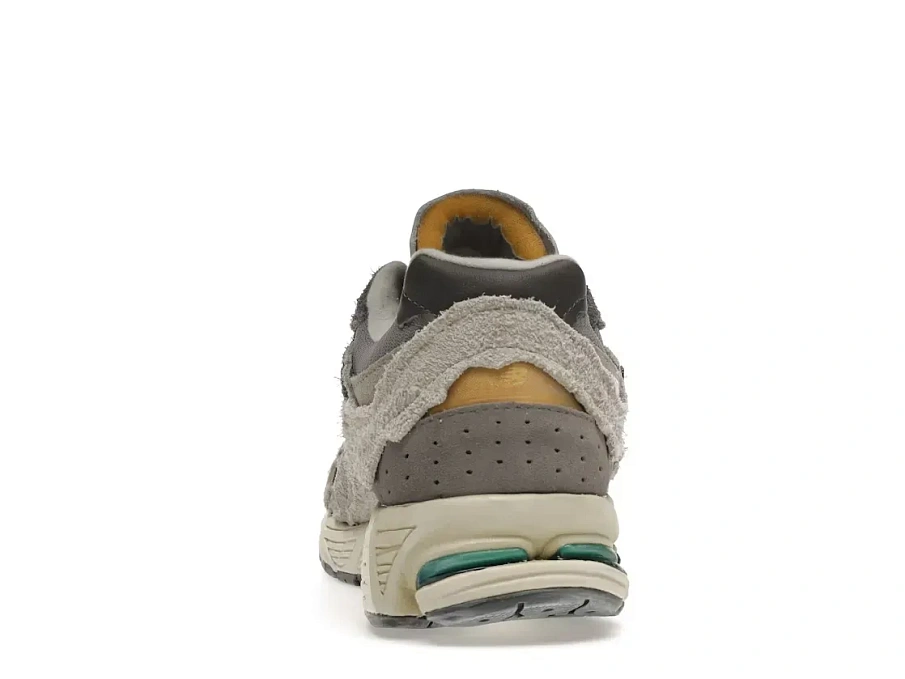 Фото № 4 с приближением к товару «‎New Balance 2002R»