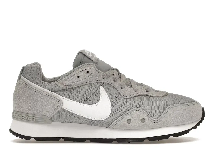 Фото № 1 с приближением к товару «‎Nike Venture Runner Wide»