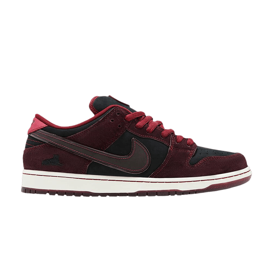 Фото № 1 с приближением к товару «‎RIOT Skateshop x Nike Dunk Low Pro SB QS Mahogany Dark Beetroot Special Box»