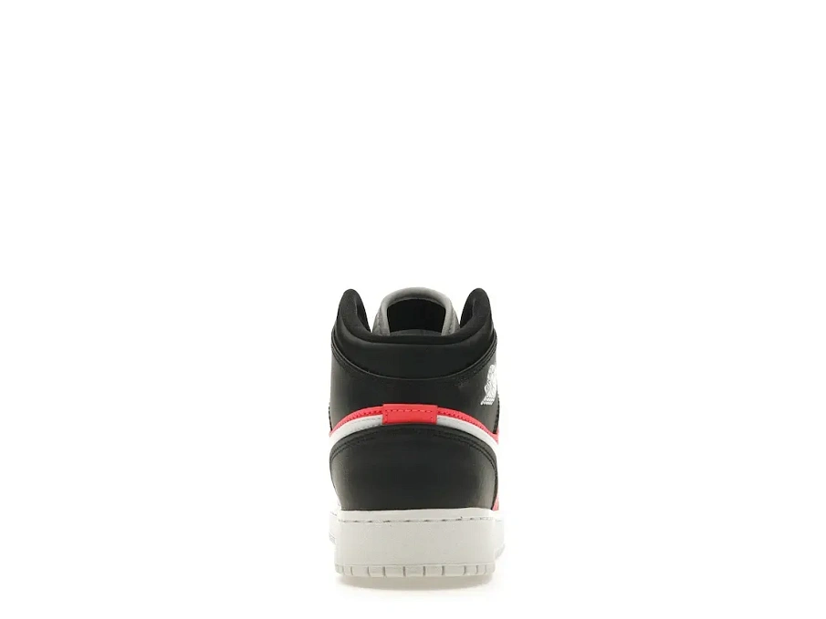 Фото № 4 с приближением к товару «‎Jordan 1 Mid SE White Black Infrared »