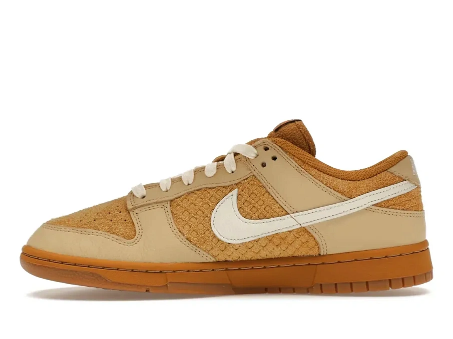 Фото № 3 с приближением к товару «‎Nike Dunk Low»
