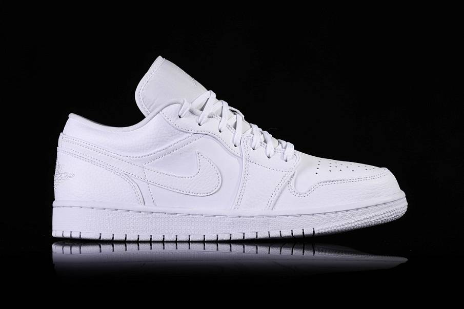 Фото № 1 с приближением к товару «‎Nike Air Jordan 1 Retro Triple »