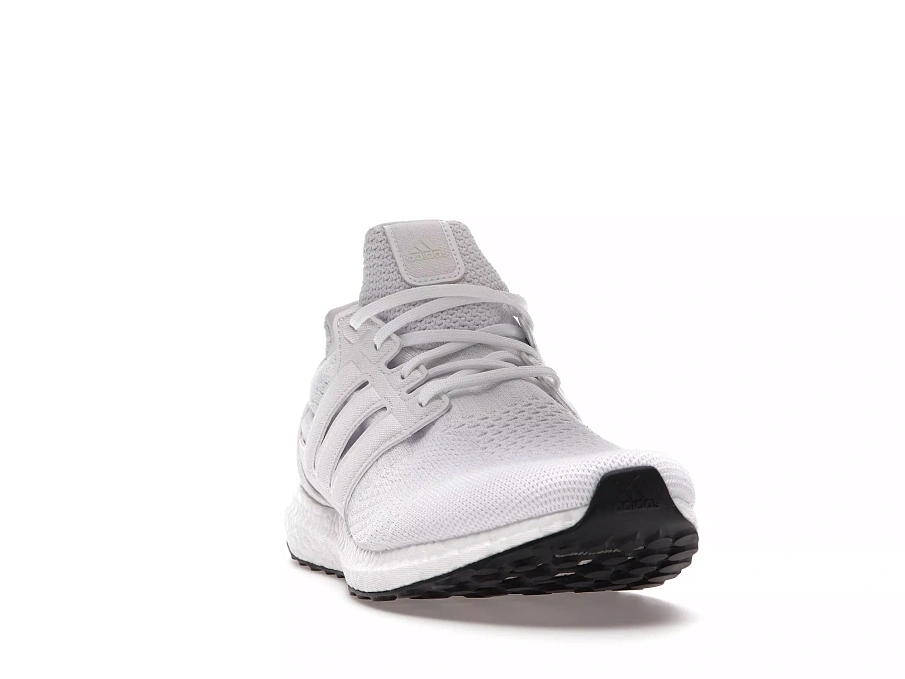 Фото № 2 с приближением к товару «‎adidas Ultra Boost 5.0 DNA Triple White»