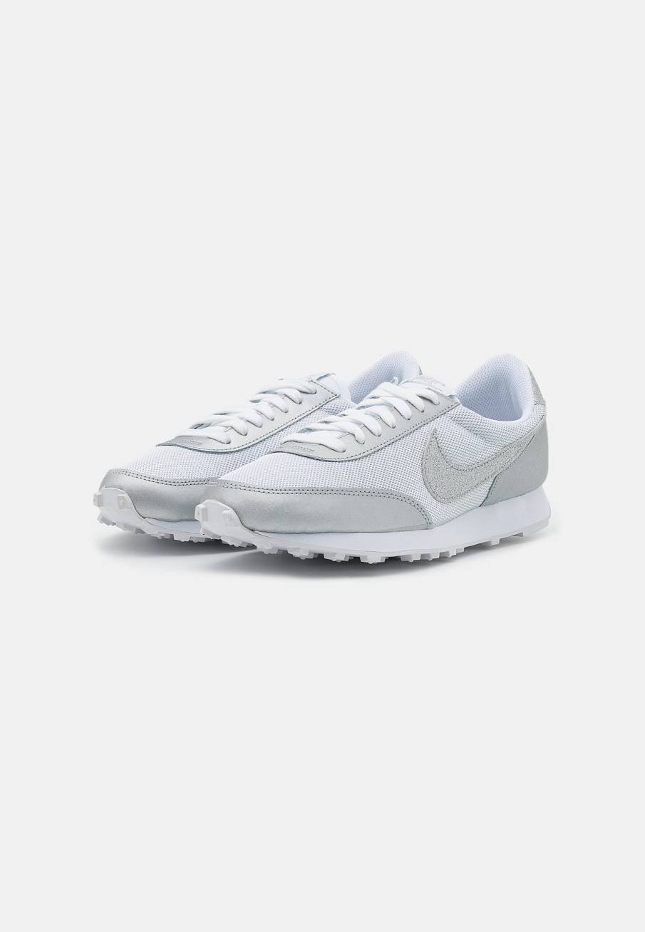 Фото № 3 с приближением к товару «‎Nike Daybreak »
