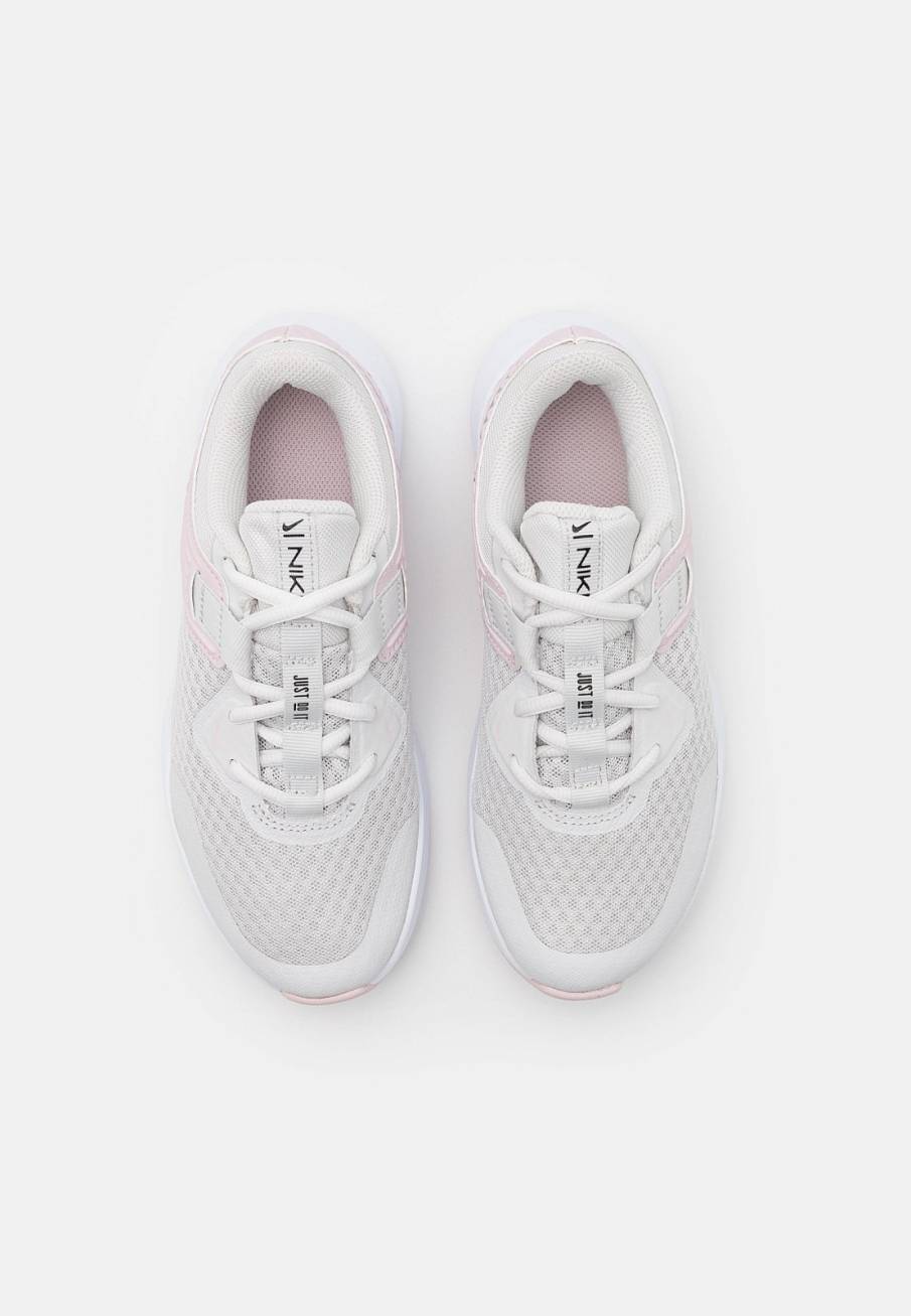 Фото № 3 с приближением к товару «‎Nike Mc Trainer»