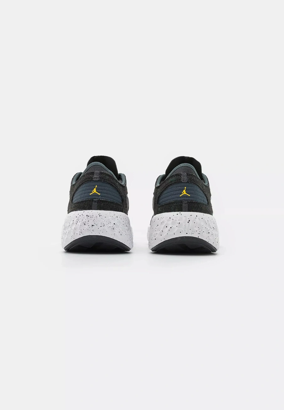 Фото № 3 с приближением к товару «‎JORDAN DELTA 3 LOW»