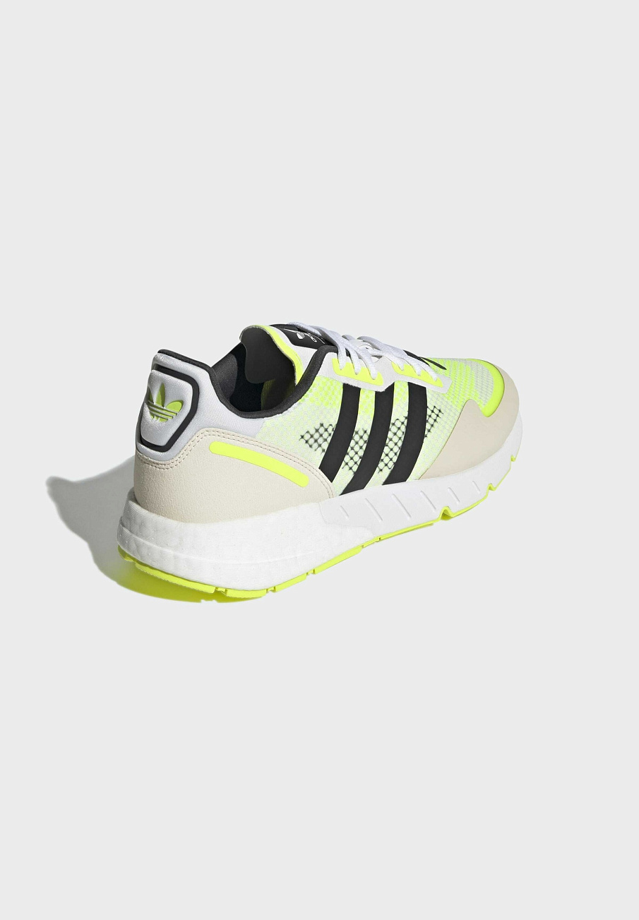 Фото № 4 с приближением к товару «‎Adidas »