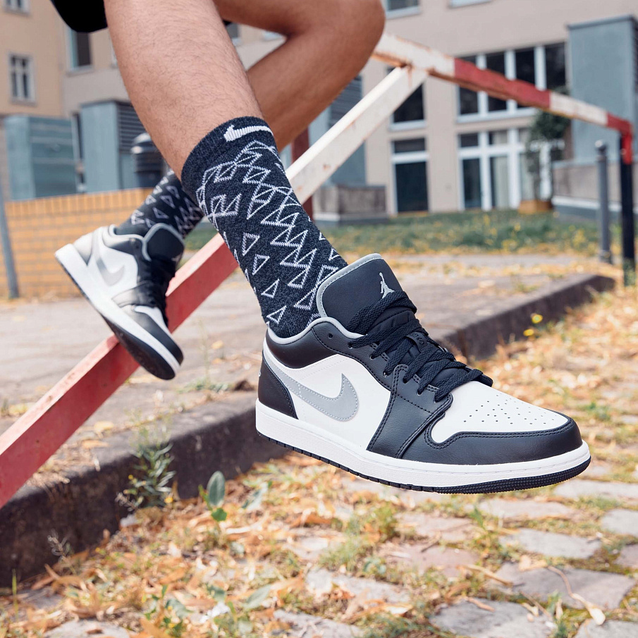 Фото № 3 с приближением к товару «‎Jordan Air 1 »