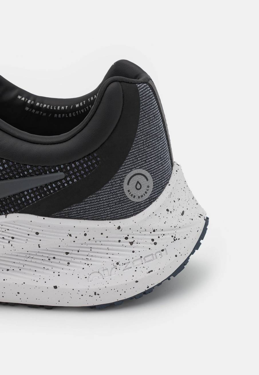 Фото № 5 с приближением к товару «‎Nike Zoom Winflo 8 Shield»
