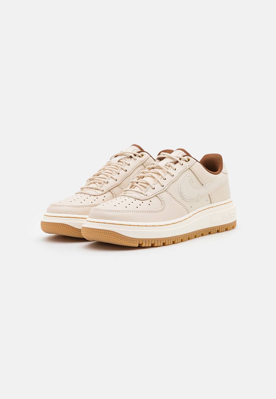 Фото № 4 с приближением к товару «‎Nike Air Force 1 Luxe »