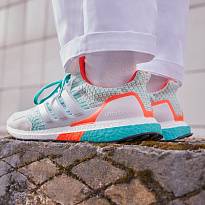 Фото № 3 с приближением к товару «‎Adidas Ultraboost 5.0 Dna »