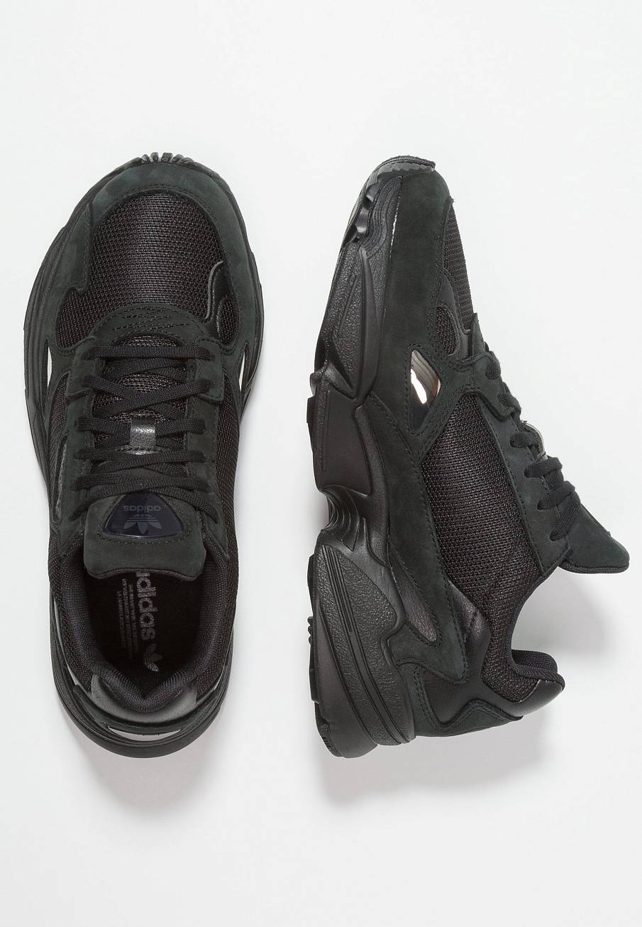 Фото № 4 с приближением к товару «‎Adidas Falcon »