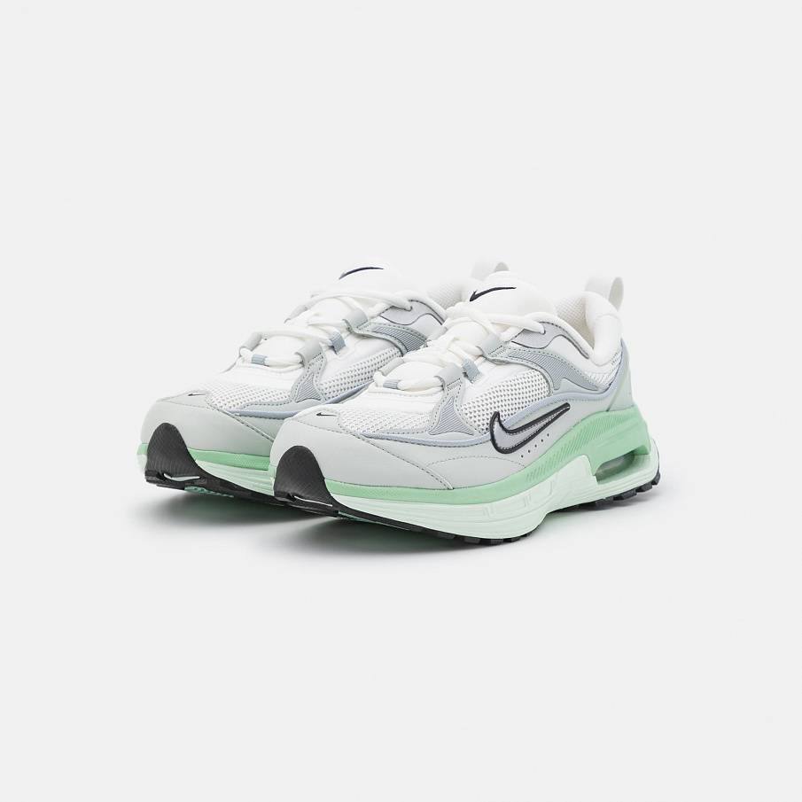 Фото № 3 с приближением к товару «‎Nike W Air Max Bliss NN »