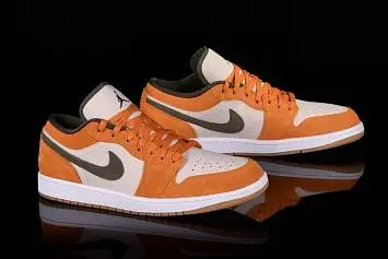 Nike Air Jordan 1 Retro SE  - 2