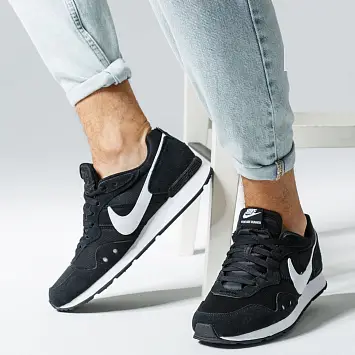 Nike Venture Runner BlackWhite - 2