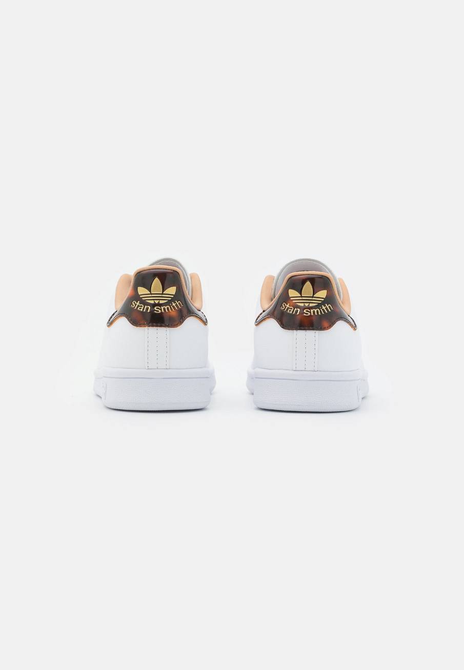 Фото № 4 с приближением к товару «‎Adidas Stan Smith »