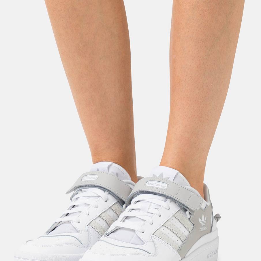 Фото № 2 с приближением к товару «‎Adidas Forum »