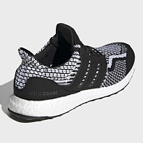 Фото № 3 с приближением к товару «‎Adidas Ultraboost 5.0 Dna »