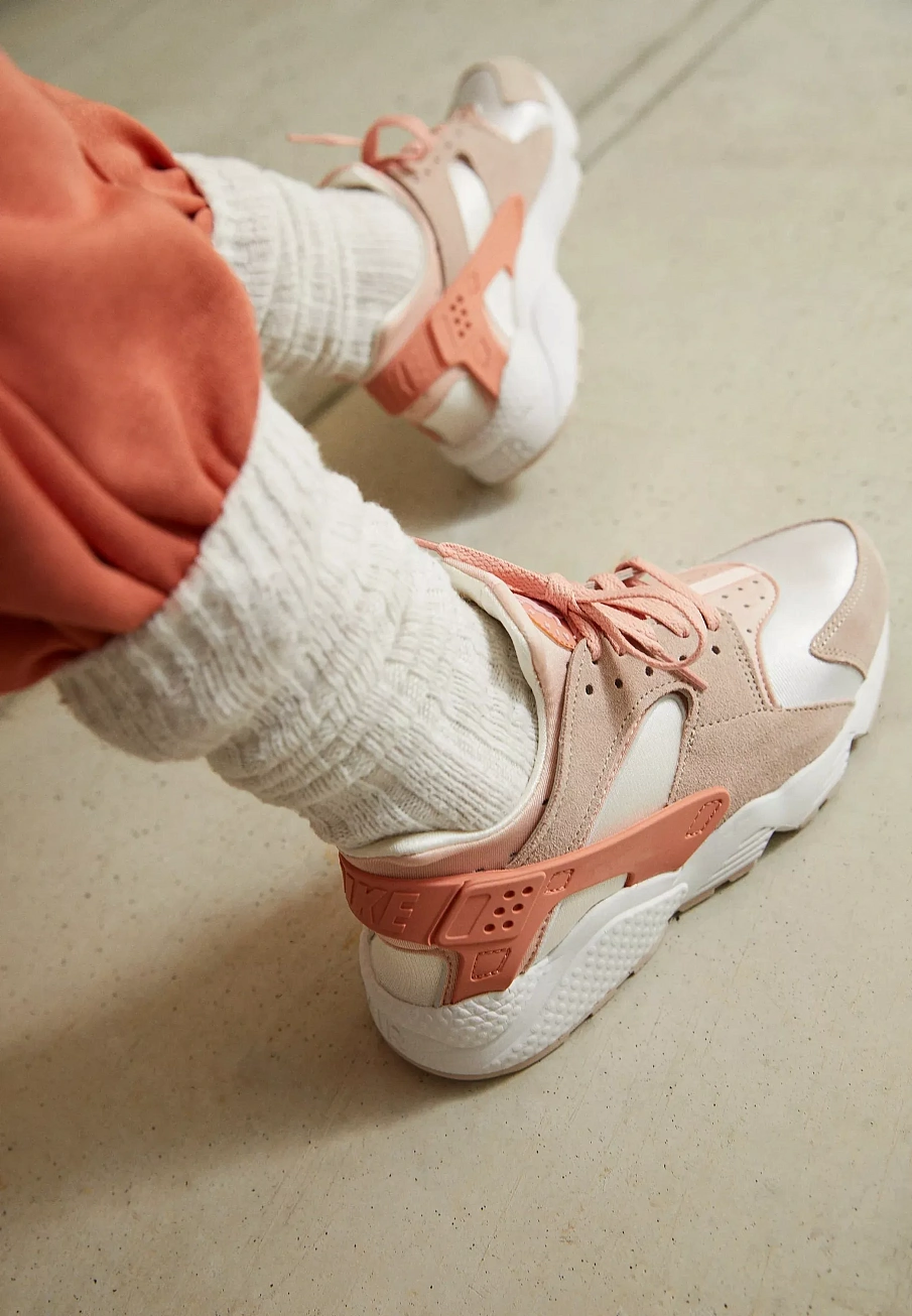 Фото № 1 с приближением к товару «‎AIR HUARACHE MN»