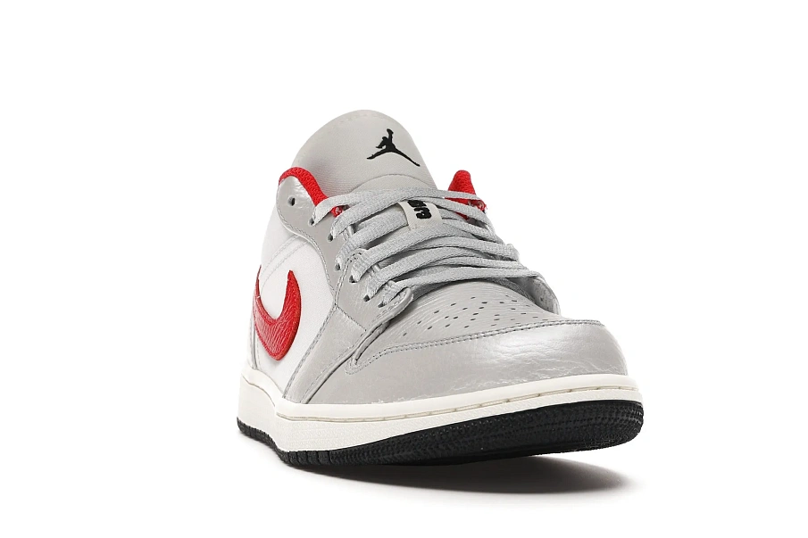 Фото № 3 с приближением к товару «‎Jordan 1 Low Night Track»