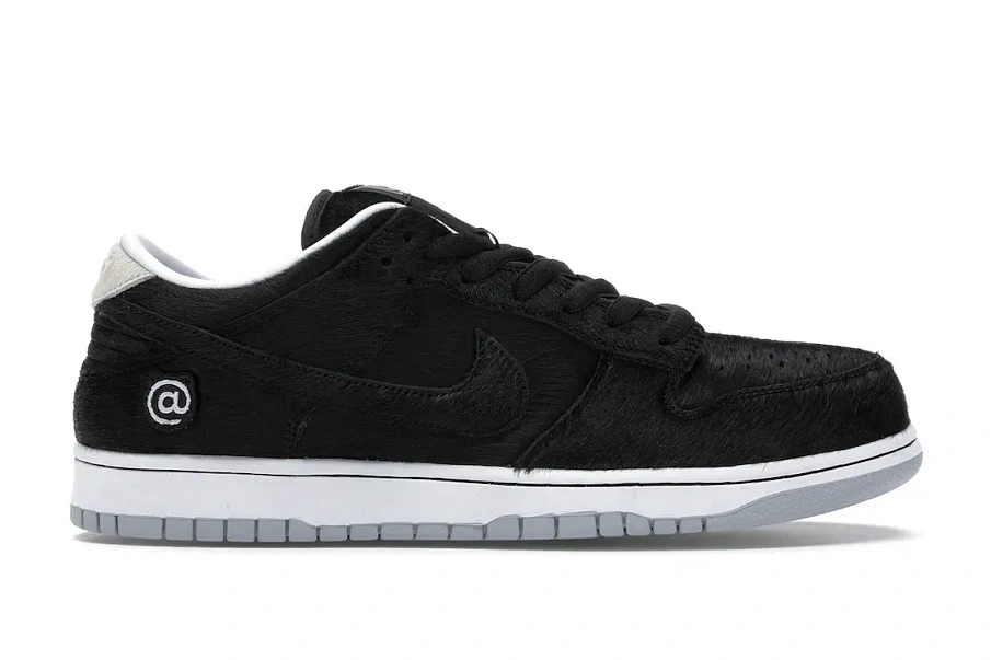 Фото № 1 с приближением к товару «‎Nike SB Dunk Low Medicom Toy (2020)»