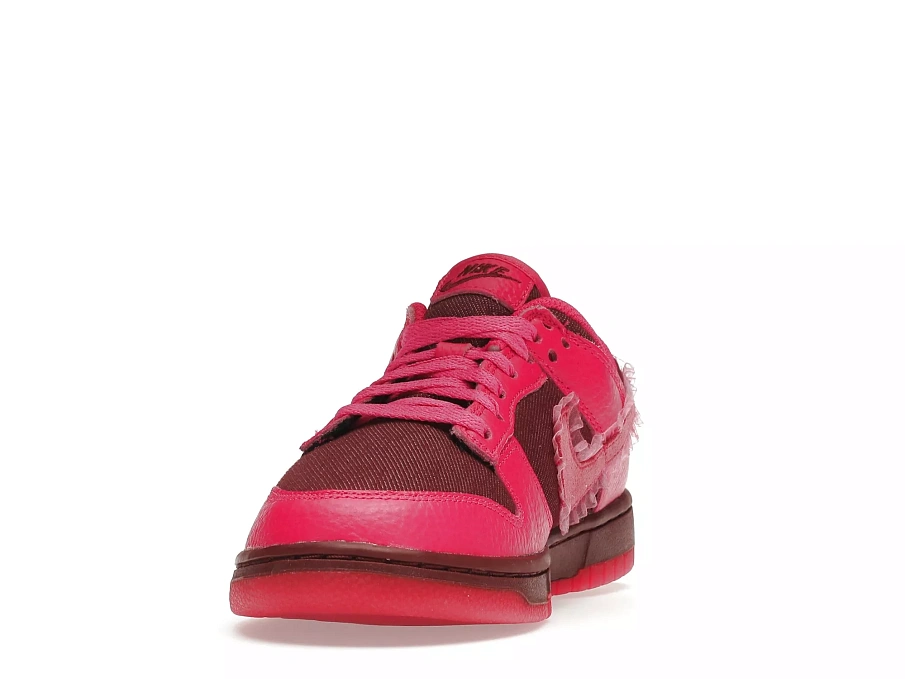 Фото № 2 с приближением к товару «‎Nike Dunk Low Valentine's Day (2022) »
