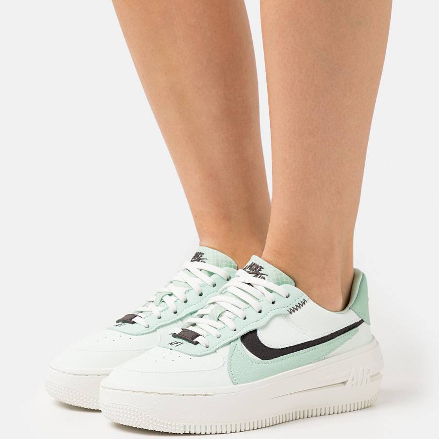Фото № 1 с приближением к товару «‎Nike Air Force 1 Plt.af.orm »