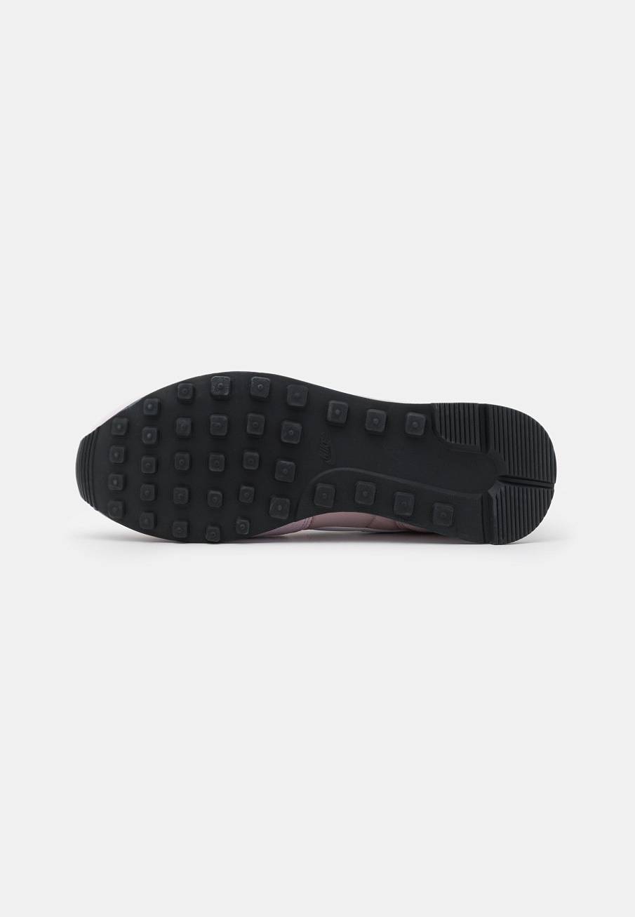 Фото № 4 с приближением к товару «‎Nike Internationalist Damenschuh »